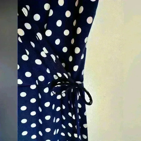 Wrap dress in polka dot navy and white by Caution To The Wind size Medium - Picture 3 of 13